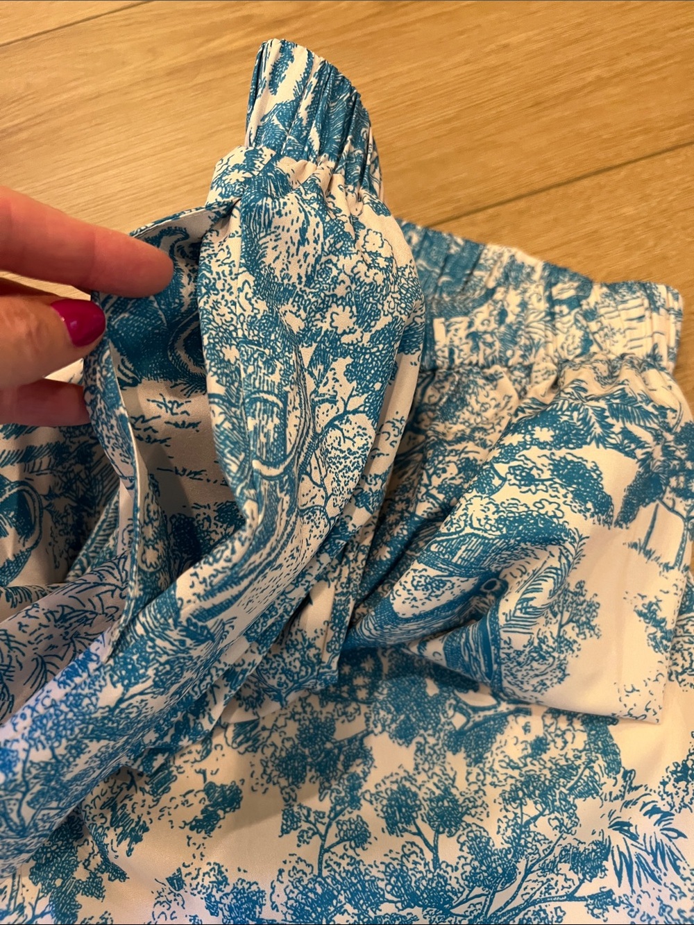 Commense Blue and White Toile Print silky pants with pockets - Picture 4 of 4